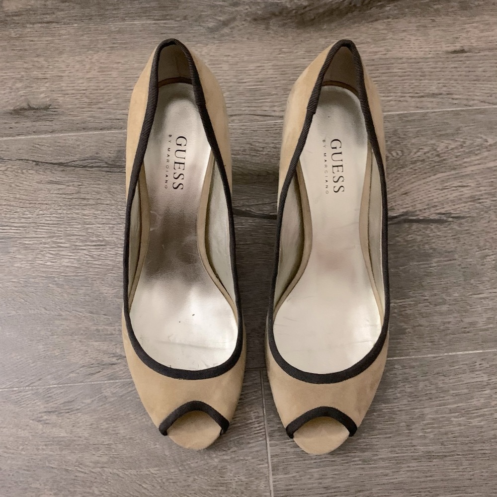 Guess Beige Suede w Brown Trim Low Heel Sandals